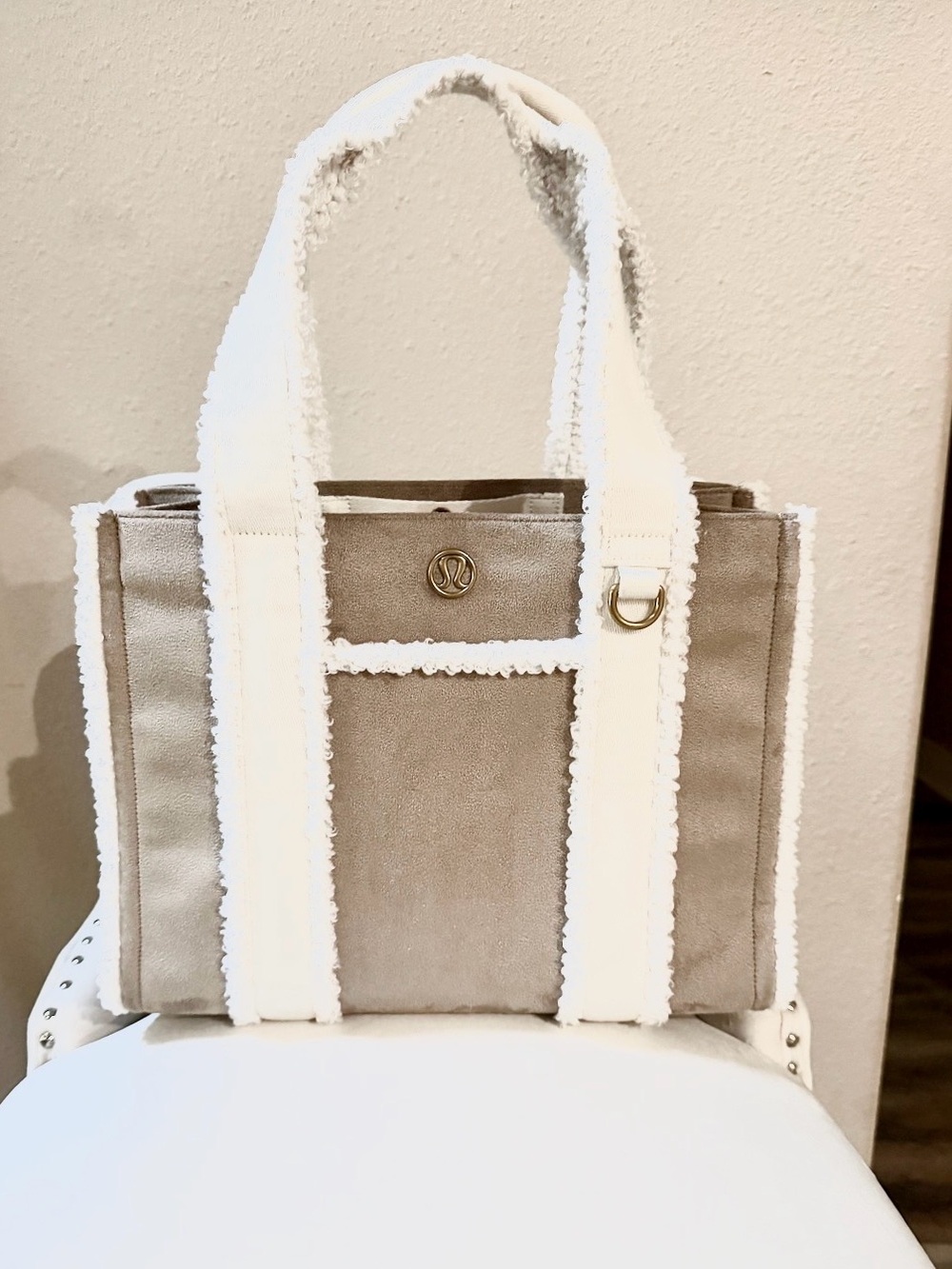 Lululemon Boxy Tote bag10L Faux Shearling trims Sheer Oak/Ivory Antique Brass.